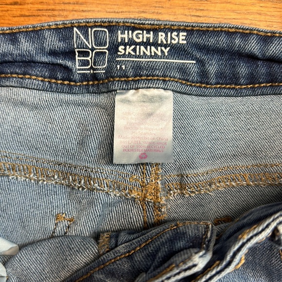 No Boundaries High Rise Skinny Jeans, size 11 - Picture 3 of 5